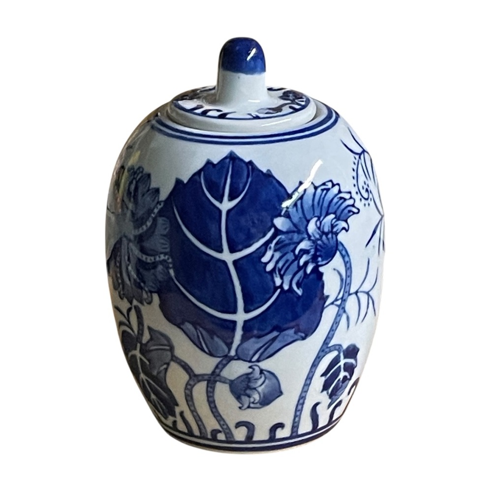 vtg Laura Houle Hughes | Petite Blue & White Porcelain Ginger Jar leaves/flowers